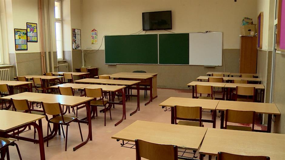 Božović: Nastavnicima povećati plate na 1.000 eura