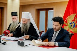 Potpisan Temeljni ugovor – Abazović: Šaljemo poruku mira, tolerancije i okrećemo novi list